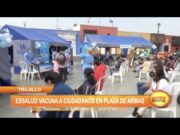 Trujillo: EsSalud vacuna a ciudadanos en plaza de armas