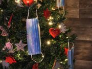 Prohíben reuniones sociales y en casa durante Navidad y Año Nuevo