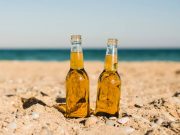 Gobierno prohíbe venta y consumo de alcohol en playas y piscinas por fiestas de fin de año