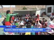 Trujillo: Policía de la unidad de tránsito lleva alegría y regalos a niños