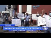 Trujillo: Sindicalistas protestan en local de EsSalud