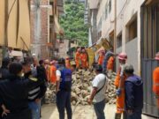 Ocho personas continúan desaparecidas tras derrumbe en retamas