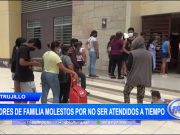 Padres de familia de la I.E. GUE molestos por no ser atendidos