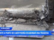 Poste a punto de caer podría ocasionar una tragedia en el Porvenir