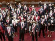 Diez congresistas de Perú Libre renuncian a la bancada