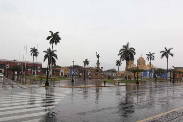 Plaza-de-Armas-con-Lluvia