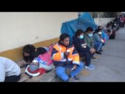 H.R.D.T: Ciudadanos hacen largas colas y soportan el frío esperando información de sus familiares
