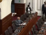 Hernando Guerra llegó temprano y se pronunció ante el pleno tras ser captado en la playa durante sesión del Congreso