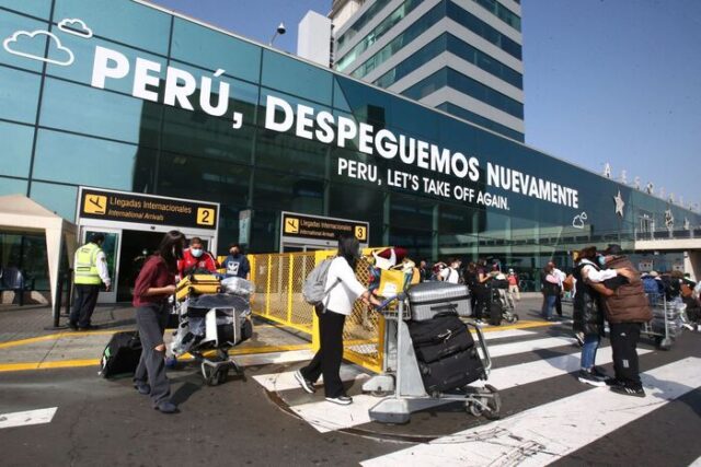 distanciamiento-aereopuerto-peru