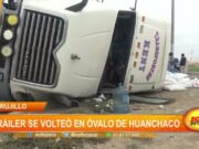 Trujillo: tráiler se volteó en óvalo Huanchaco
