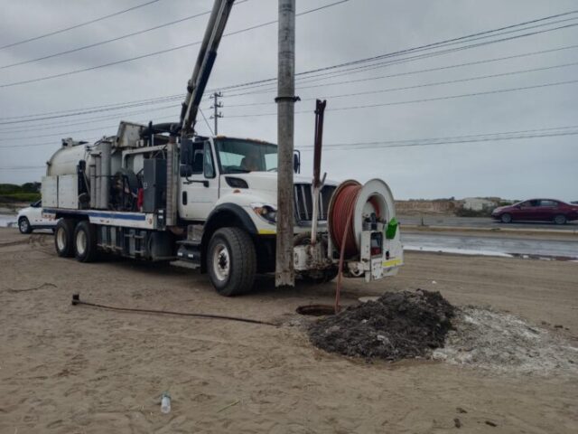 canal de regadio-huanchaco-carretera