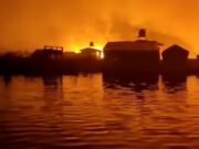 Lograron controlar incendio en isla de los Uros