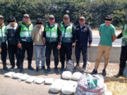 Tres sujetos caen con 30 paquetes de droga en su vehículo