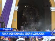 Trujillo: policía rinde homenaje al Señor de los Milagros
