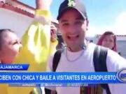 Cajamarquinos reciben con chica y baile a visitantes en aeropuerto