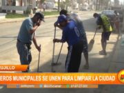 Trujillo: obreros municipales se unen para limpiar la ciudad