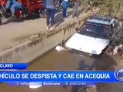 Chiclayo: vehículo se despista y cae en acequia