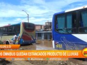 Trujillo: dos ómnibus quedan estancados producto de lluvias