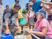 Trujillo: pobladores recogen agua de tubería rota en La Esperanza