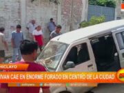 Chiclayo: minivan cae en enorme forado en centro de la ciudad