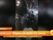 Trujillo: vehículo termina en medio de zanja