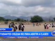 La Libertad: estudiantes cruzan río para asistir a clases