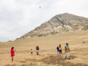 Familias elaboran cometas mochicas por el Día del Museo