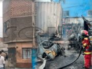 Lima: choque entre combi y camión deja 8 heridos y varias viviendas afectadas