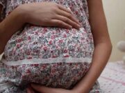 Menor de 12 años da a luz y revela que su padrastro abusaba de ella desde los 7 años