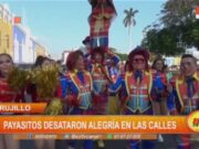 Trujillo: Payasos desatan alegría en las calles con colorida caravana y música festiva
