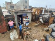 Fuertes oleajes destruyen viviendas en Buenos Aires Sur