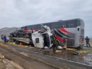 Accidente de tránsito deja dos muertos y más de 20 heridos