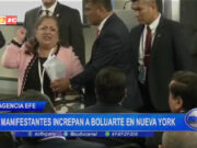 Manifestantes increpan a Dina Boluarte en Nueva York