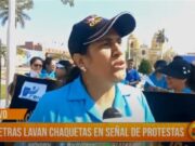 Trujillo: obstetras lavan chaquetas en señal de protesta