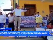 Tumbes: catedráticos se crucifican en plaza mayor