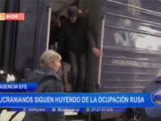 Ucranianos siguen huyendo de la ocupación rusa