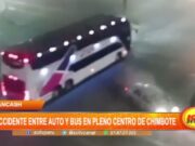 Áncash: accidente entre auto y bus en pleno centro de Chimbote