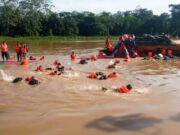 Ucayali: policías de la Dirección Antidrogas caen al río Tamaya en Pucallpa