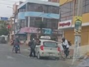 La Esperanza: cuatro sujetos asaltan a pasajeros de taxi en exterior de pollería