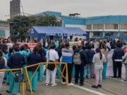 Nacional: Trabajadores de EsSalud inician huelga indefinida a nivel nacional