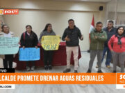Alcalde se compromete a drenar aguas residuales en Moche