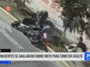 Piura: delincuentes se abalanzan sobre moto para cometer asalto