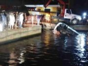 Siete jóvenes mueren ahogados tras despiste de camioneta a río en México