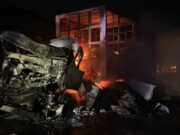 Camión se incendia tras choque con furgoneta en la Panamericana Norte