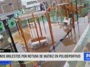Trujillo: Vecinos molestos por rotura de matriz en polideportivo