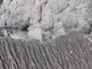 Indonesia: escaladores logran escapar de erupción de volcán