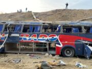 Piura: Tres muertos y más de 20 heridos tras despiste y volcadura de ómnibus
