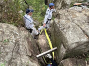 Australia: rescatan a joven que quedó atrapada entre rocas al intentar recuperar celular