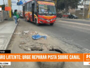 Peligro latente: urge reparar pista sobre canal en Av. Mansiche