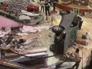 Internacional: auto cae dentro de centro comercial en Guatemala